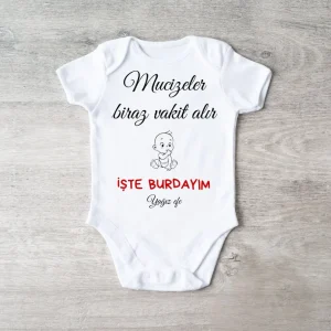 "Mucizeler biraz vakit alır İŞTE BURDAYIM - Combinaison/barboteuse personnalisée pour bébé turc, body pour bébé 100% coton biologique