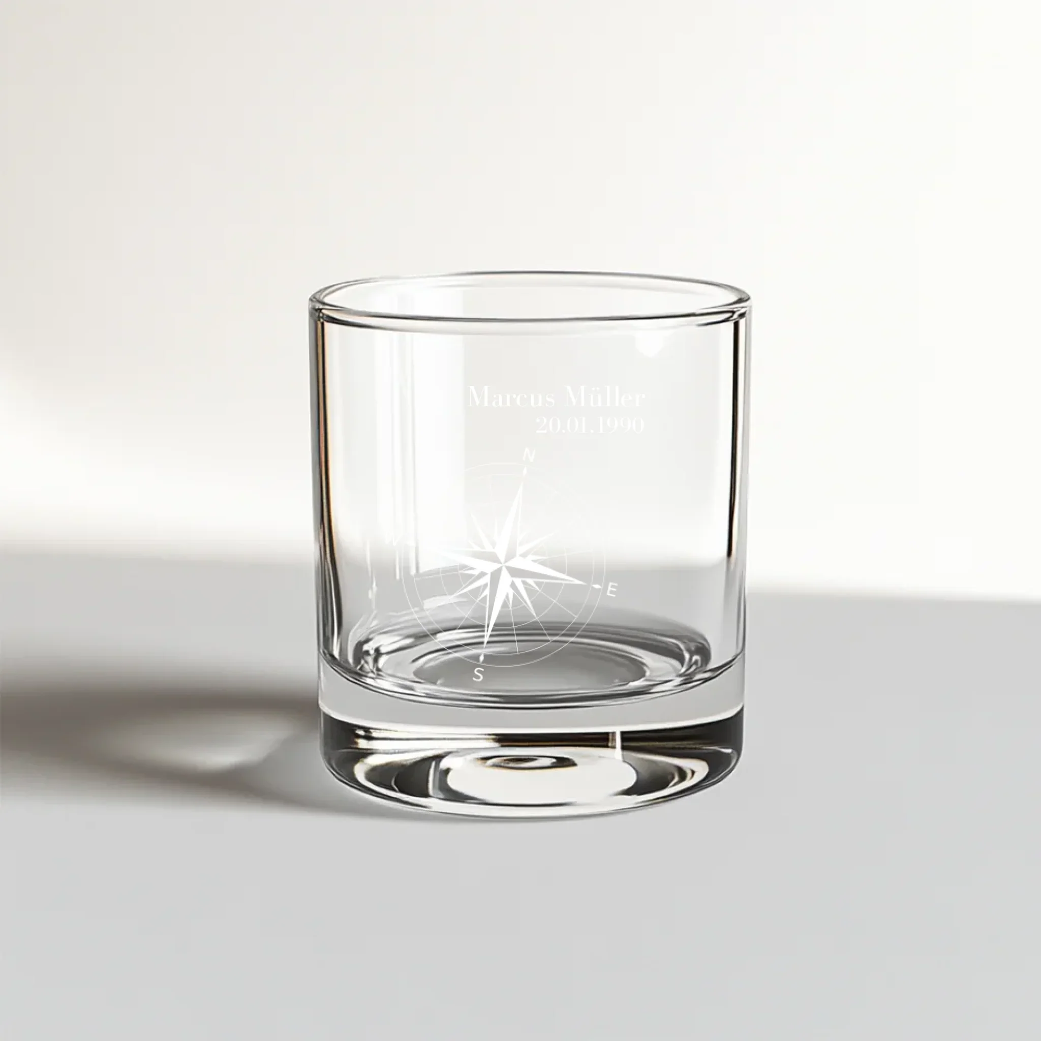 Verre à whisky personnalisé avec votre propre gravure - verre en cristal individuel avec personnalisation "Boussole". – Image 2