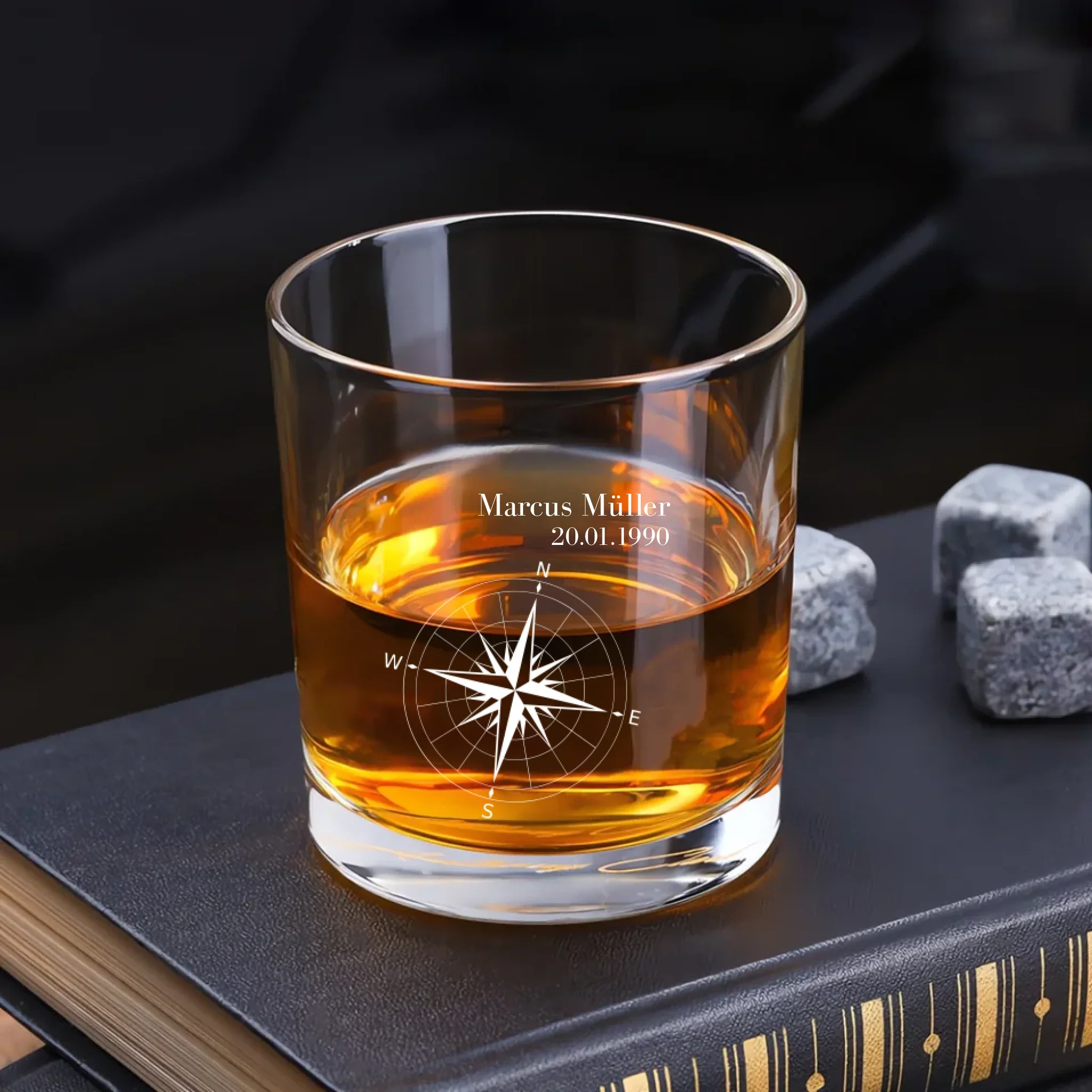 Verre à whisky personnalisé avec votre propre gravure - verre en cristal individuel avec personnalisation "Boussole". – Image 3