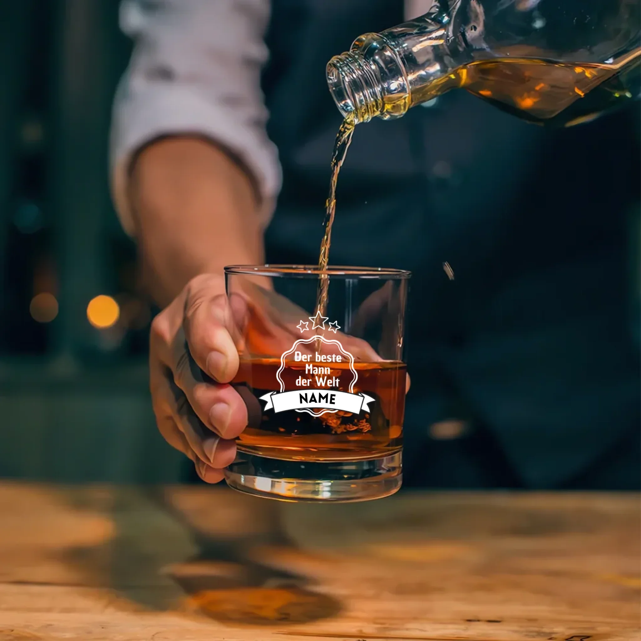 Verre à whisky personnalisé avec votre propre gravure - verre en cristal avec le nom "le meilleur homme du monde", cadeau individuel – Image 4