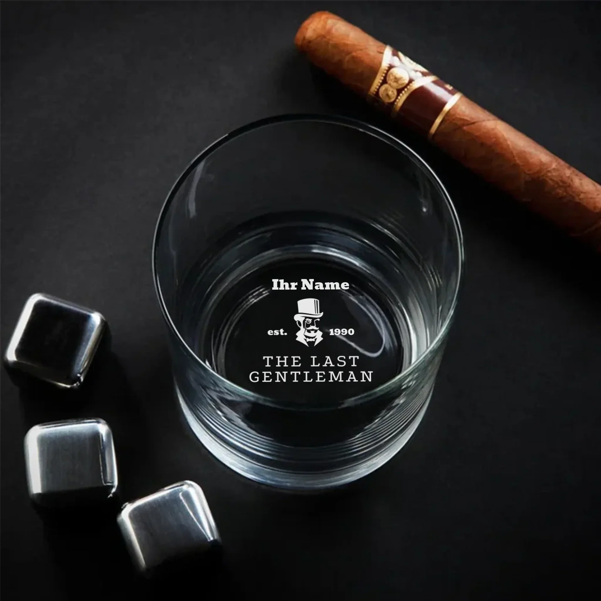 Verre à whisky personnalisé avec votre propre gravure sur le fond - verre en cristal avec nom et inscription "Le dernier Gentleman" – Image 4