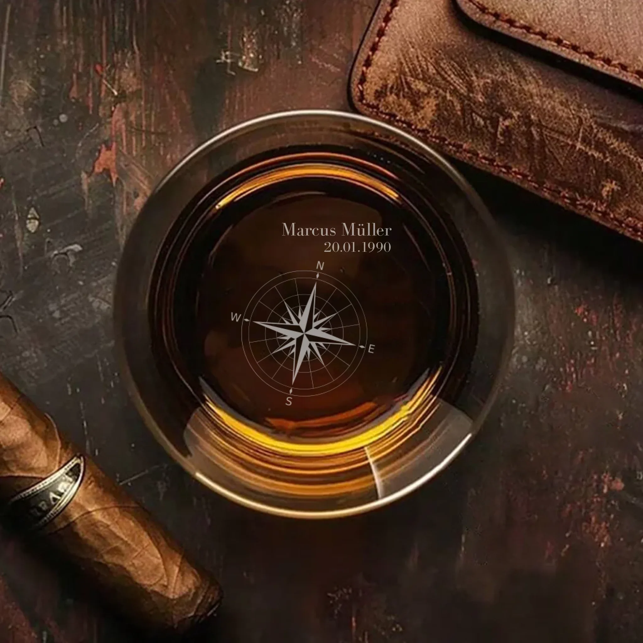 Verre à whisky personnalisé avec votre propre gravure sur le fond - verre en cristal avec personnalisation "Boussole"