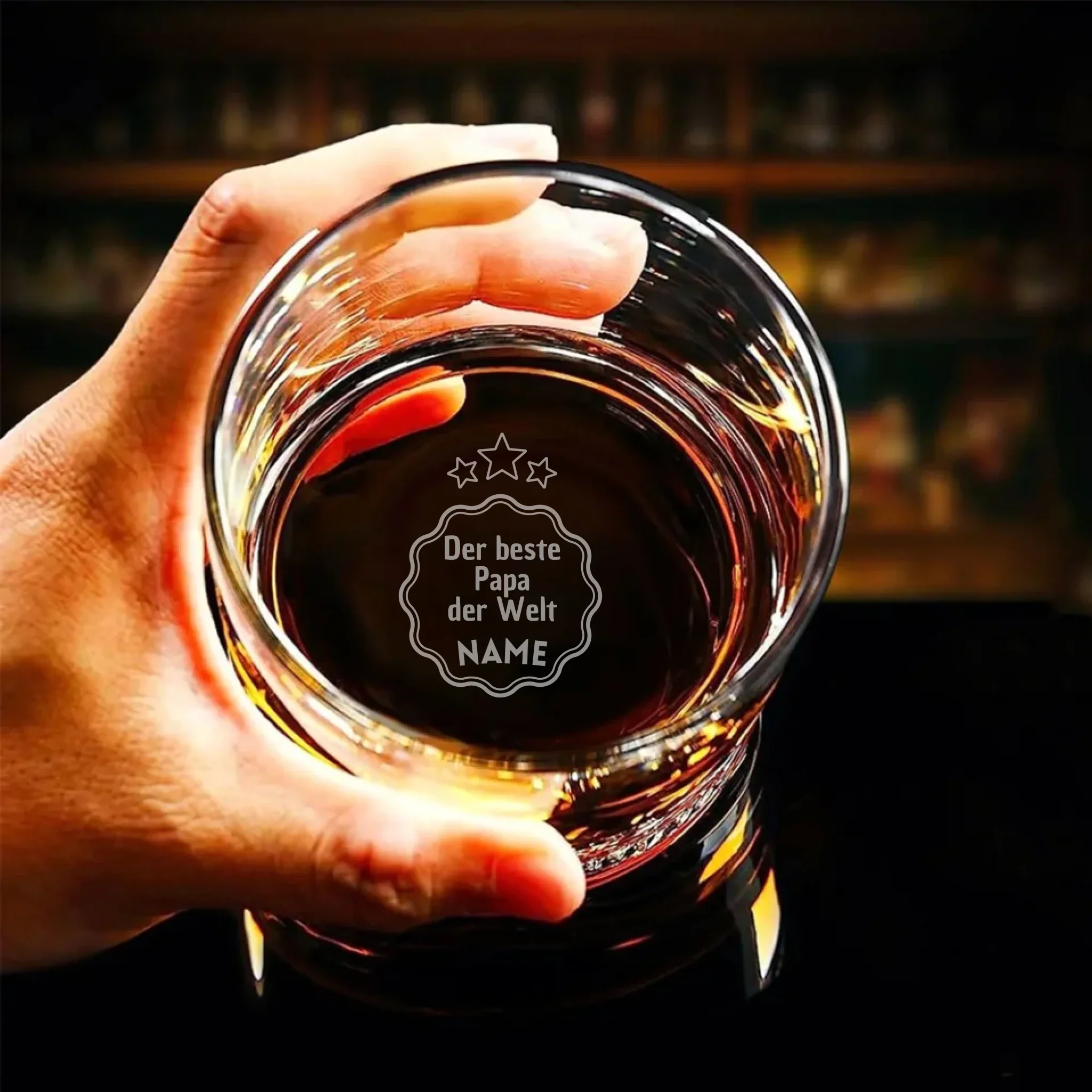 Verre à whisky personnalisé avec votre propre gravure sur le fond - verre en cristal avec nom et inscription « Meilleur papa » – Image 2